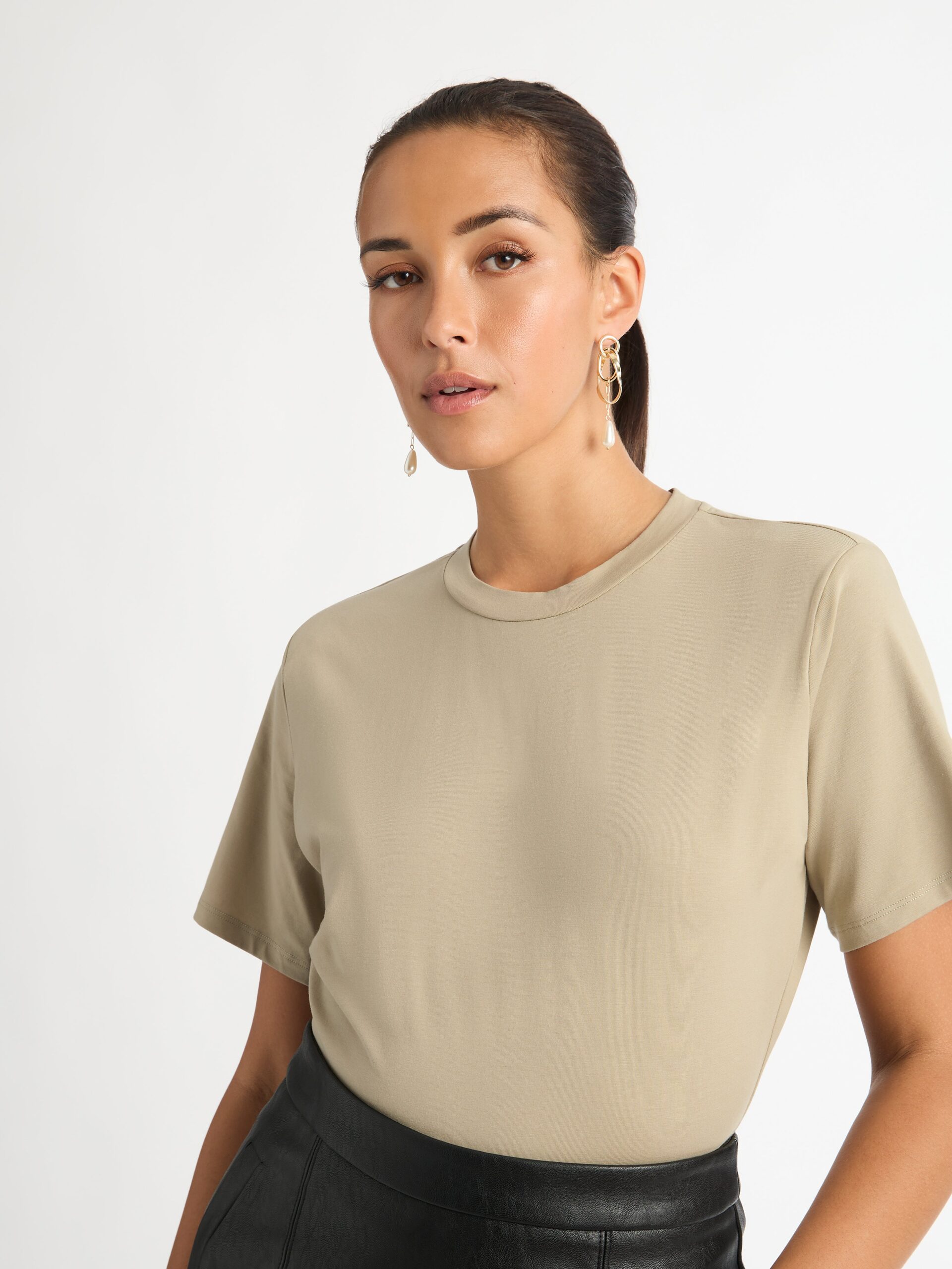 Basic Tee Bodysuit Sage SHEIKE