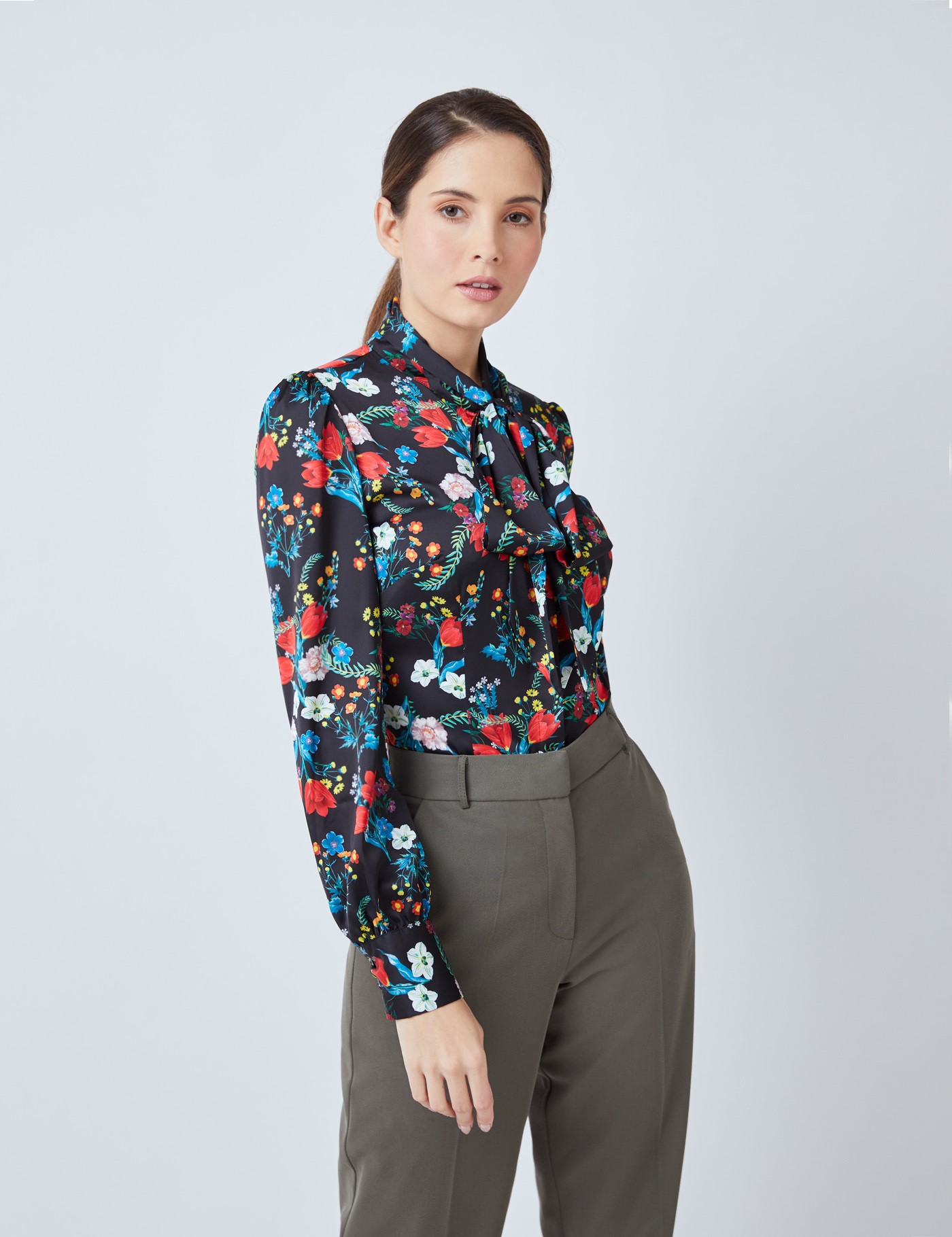 Hawes & Curtis Women's Black & Red Botanical Tulips Print Satin Blouse - Single Cuff - Pussy Bow Black/Red Viscose Floral