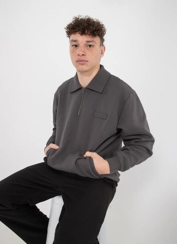 Stmnt Drench Quarter Zip Jumper in Grey