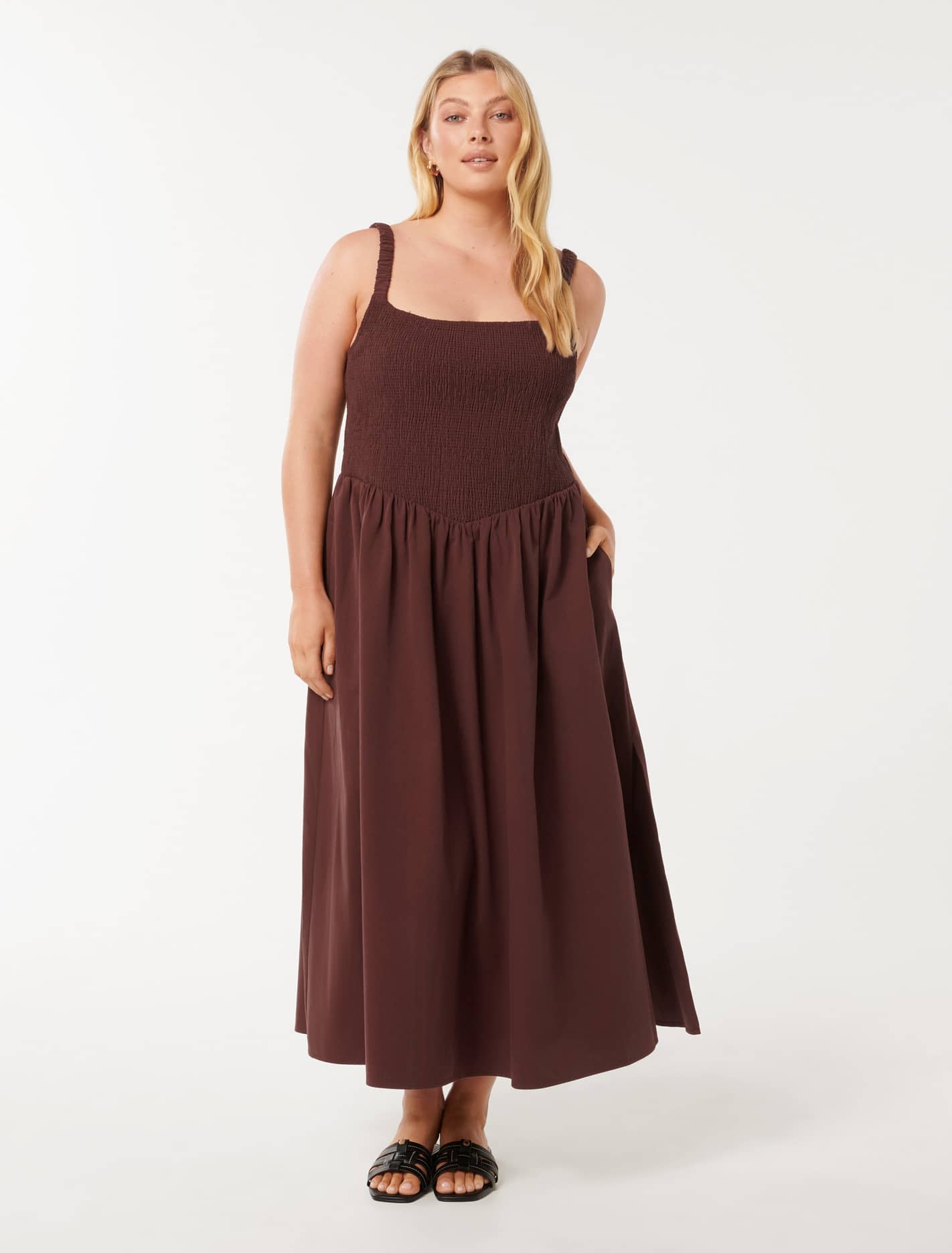 Forever New Women's Dylan Curve Shirred Cotton Midi Dress in Rum Raisin